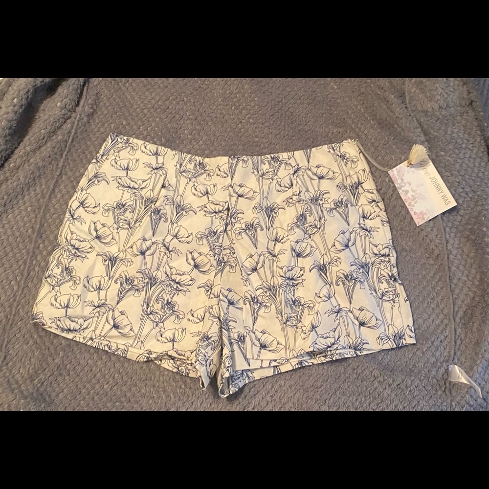 Johnny was white lillies skort